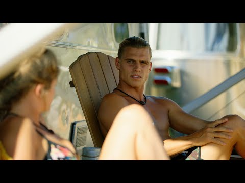 Koa and Juli Decide Who to Take Night Surfing - The Ultimate Surfer