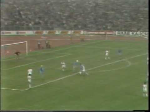 0011980001 - KSC gegen VfB - auf dem Spielfeld spielte sich weniger ab