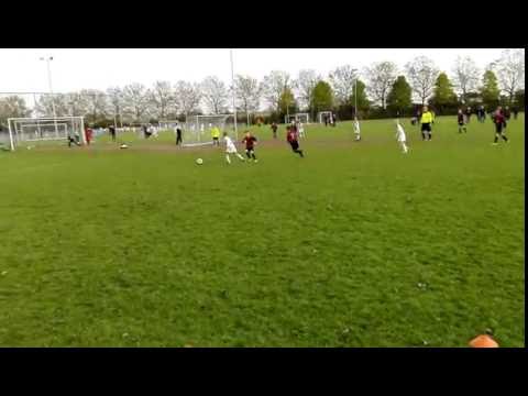 Nico schiet op de lat tegen Victoria04