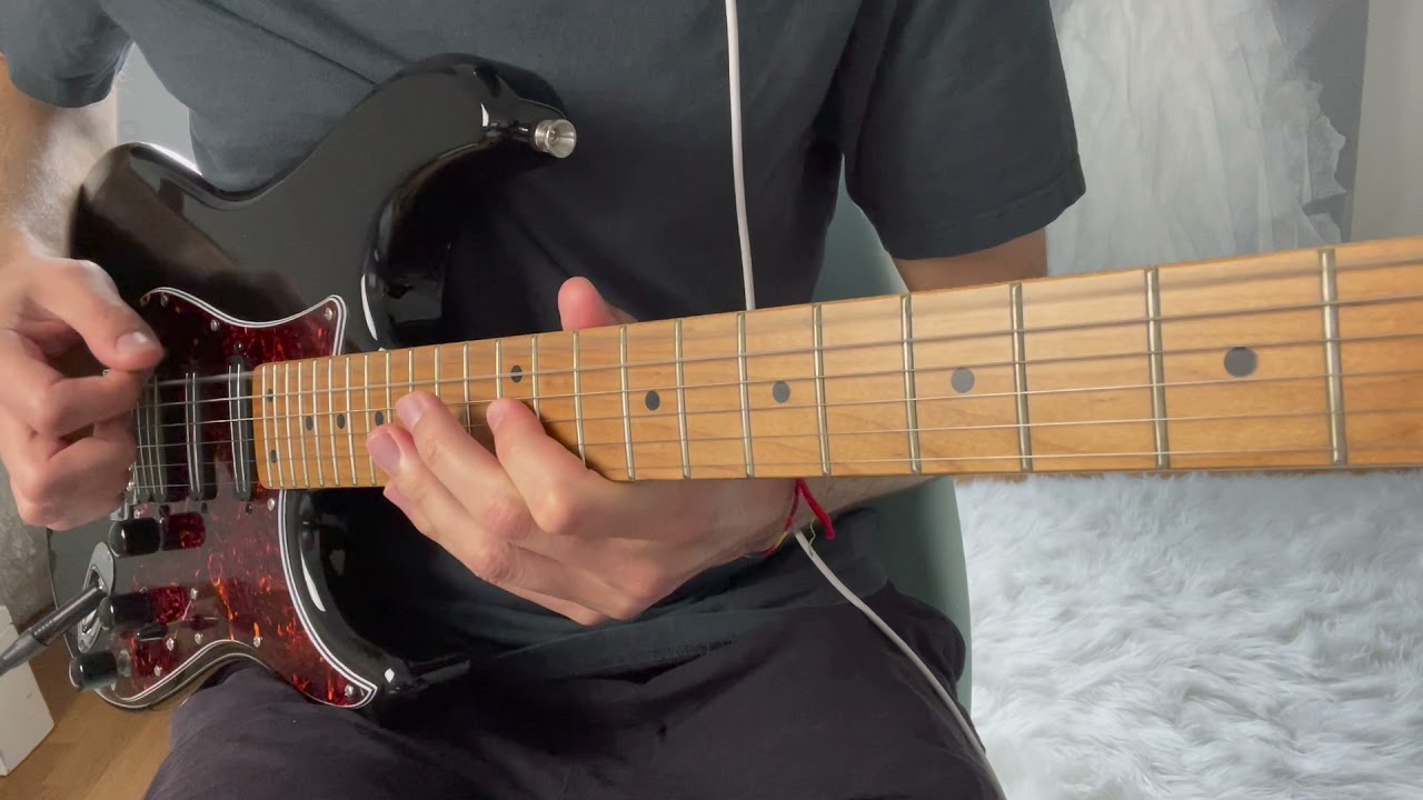 Roberto Barlocci playing the Zitti e Buoni guitar riff by Måneskin