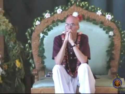 H.H. Banu Swami Maharaja  gives his offering at H.H. Rohini Suta Prabhu Vyasa Puja Ceremony.