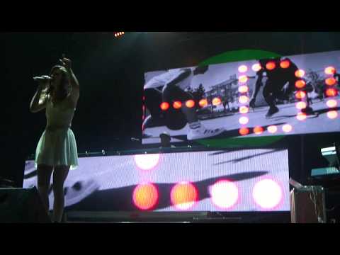 Lollapalooza Chile 2011 - Latin Bitman Ft. Francisca Valenzuela