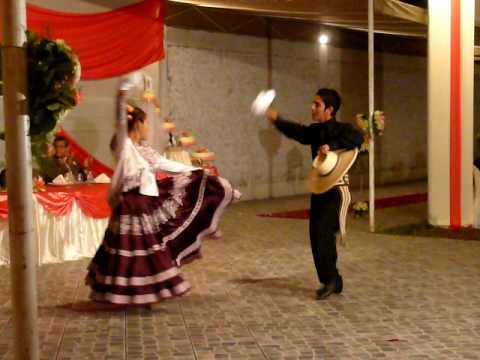 MARINERA KERRY E ISAIAS