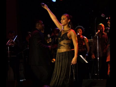 Alicia Keys & Friends Live Grammy Party 2004 (Low Quality)