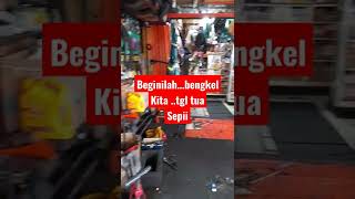 beginilah...bengkel  kalo, tgl  tua// sepi