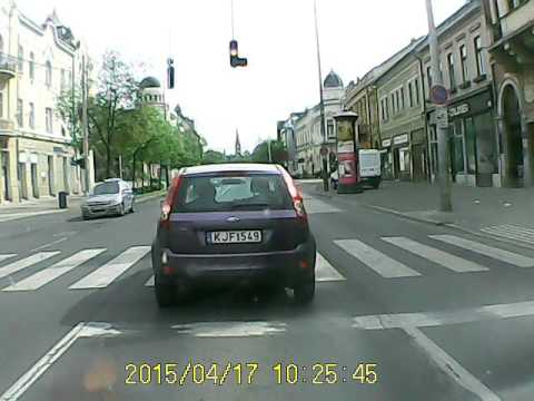 Elsőbbség a zebrán/Vorrang für Fußgängerüberweg/Priority for pedestrian crossing