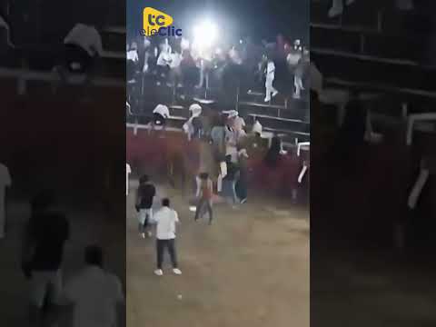 @telecliccolombia  ¡El toro cambió el ruedo por las gradas y desató el p@nic0 en Coyaima!