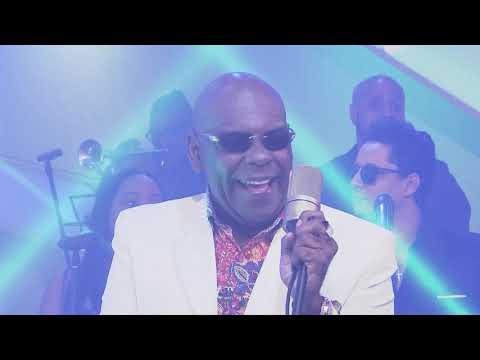 Michel El Buenon - ¿Qué Vas a Hacer ? (Live RD)