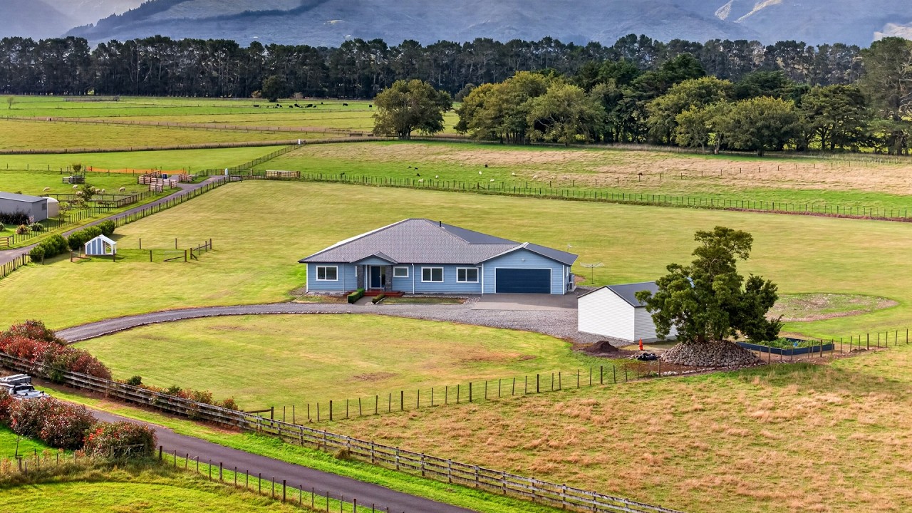 Modern Lifestyle with Tararua Views