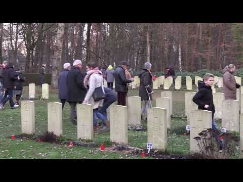 kaarsjes bij oorlogsgraven