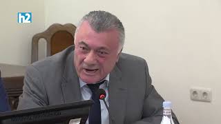 Որ հարց եք տալիս, ձեզ ֆռռցնում են, պատասխանը մի' լսեք, նիստերին մի' մասնակցեք: Ռուբեն Հակոբյան