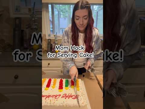 Mom Hack: Cutting & Serving Cake! #birthdayparty #cake #cakehacks