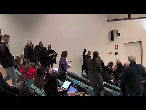 Grow29 a Gallarate, la protesta in aula degli ambientalisti