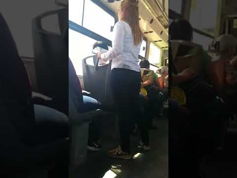 Enfrentan a candidato a diputado David Palafox en transporte urbano