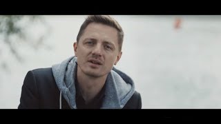 Ondřej Ruml - Štěstí zdraví aneb Tak trochu vánoční píseň (oficiální video) Ondřej Ruml - Štěstí zdraví aneb Tak trochu vánoční píseň (oficiální video)