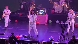 The Regrettes closing their show with Lacy Loo - Los Angeles - December 19, 2023