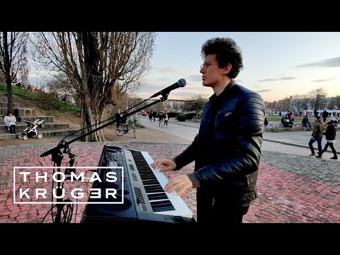 Crazy Flashmob Keyboard Medley at Mauerpark Berlin – Thomas Krüger