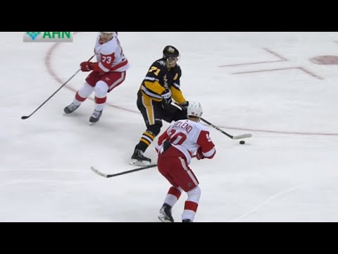 Evgeni Malkin Scores Spectacular Goal After Going Through Defenders