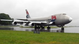 preview picture of video 'Boeing 747 plane parked at side of road! Cotswold Airport Kemble'