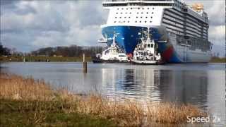 preview picture of video 'Norwegian Breakaway IMO 9606912 Conveyance Weener Brücke Passing bridge Überführung 2'