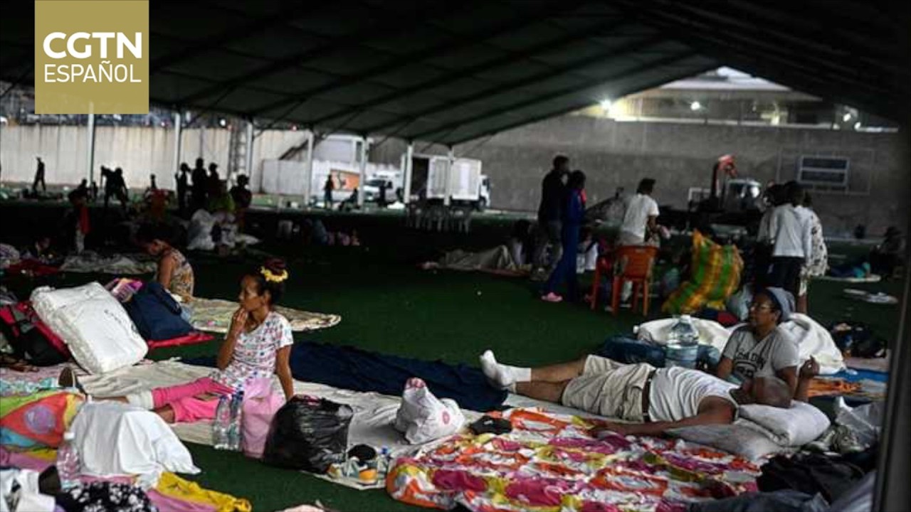 Venezolanos se refugian en campamentos transitorios ante la emergencia por terremotos