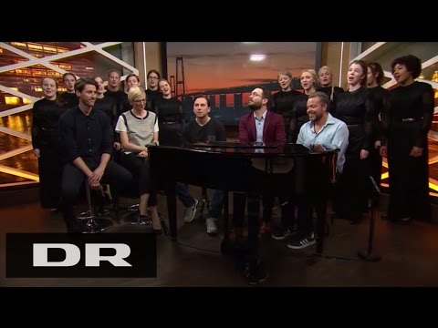 DRs pigekor synger "Lyse nætter" i Aftenshowet