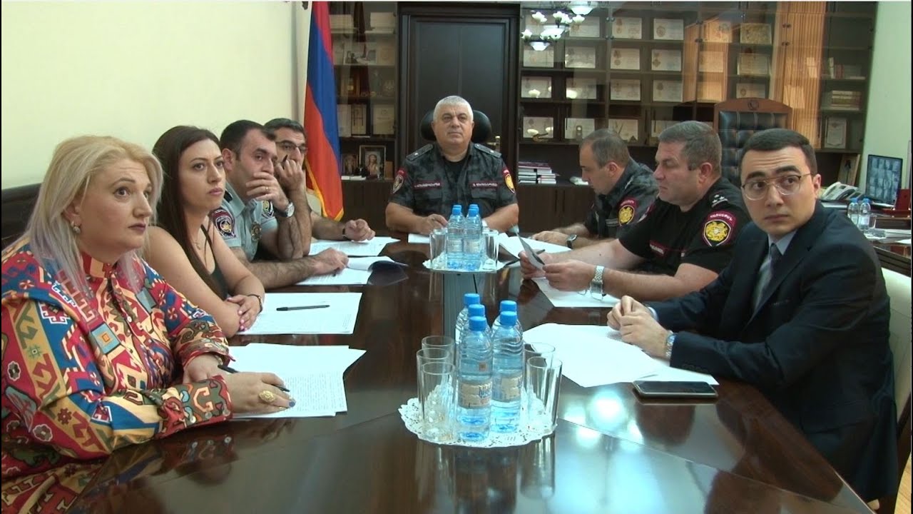 Կարգապահական հանձնաժողովի նիստում որոշվել է երկու ոստիկանի ազատել ծառայությունից