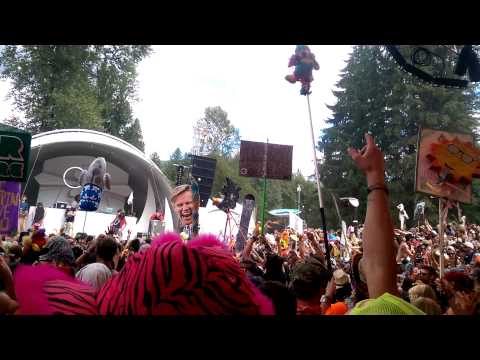 Skiitour - snowball fight! - Shambhala 2015