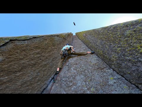 Climbing to the top of Devils Tower (El Matador Route)