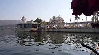 preview picture of video 'A boat ride to jagmandir palace island.. udaipur attraction'