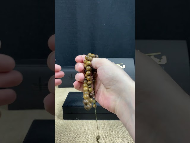 سبحة من خشب الصندل العطري و الطبيعي