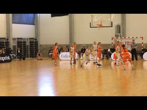 Norrköping Dolphins Alva Karlsson med en trepoängare!