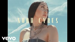 Kadr z teledysku July tekst piosenki Noah Cyrus