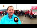Zo'n 100 medewerkers van Sabic in Bergen op Zoom voerden vrijdag actie voor betere cao-voorwaarden