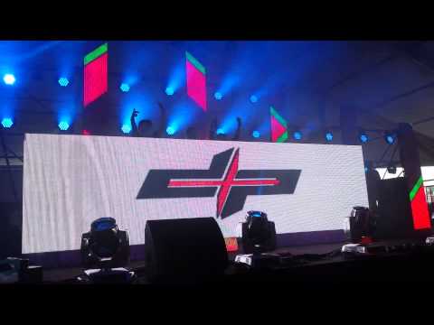 Funtcase & Trolley Snatcha - Warfare (LIVE)