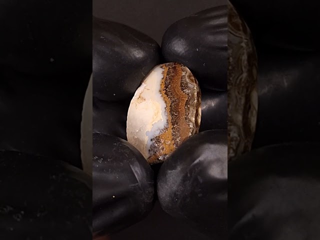 حجر عقيق داؤدي تداخل الوان رائع