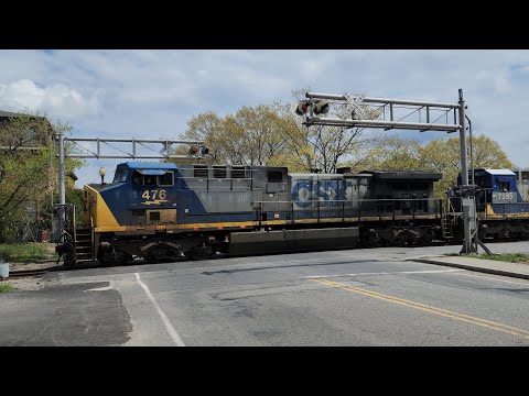 CSX M426-27 almost meets L004 at Sterling st, Clinton, MA.