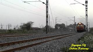 preview picture of video 'INDIAN RAILWAYS: KIDS PLAY FOR VISHAKHAPATNAM WDM-3A WITH DURG - VSKP WALTAIR PASSENGER'