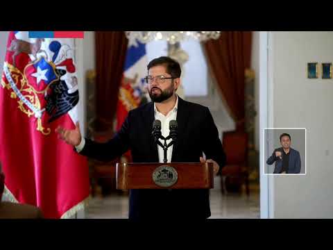 Entrega del informe de la Comisión Asesora Presidencial Arica 100