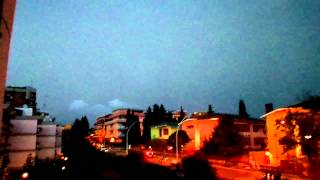 preview picture of video 'Lo spettacolo dei fulmini nel cielo di Aprilia!'