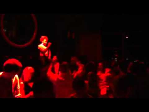 El General poniendo a gozar en la disco del Hard Rock Hotel en Punta Cana