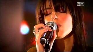 Brooke Fraser   Something In The Water LIVE   Italy   With Lyrics