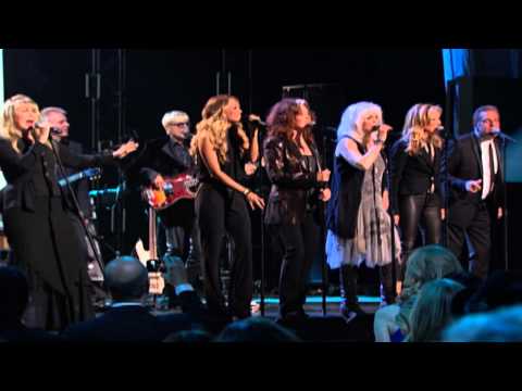 Stevie Nicks, Carrie Underwood, Sheryl Crow & Friends - "It's So Easy" | 2014 Induction