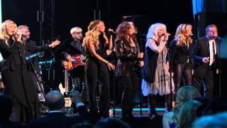 Stevie Nicks, Carrie Underwood and friends perform &quot;It&#39;s So Easy&quot; at 2014 Rock &amp; Roll Hall of Fame