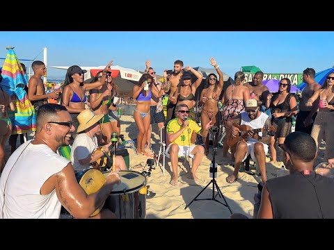 Pagode na Praia - Mas Que Nada / Ai Se Eu Te Pego / Fugidinha / A Última Bagunça (COPACABANA)