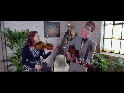 =jAVA jIVE = Crazy Rhythm. Vintage Roaring twenties hot jazz violin guitar and vocals duo