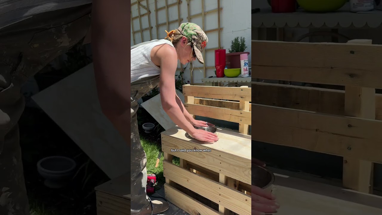 Mud kitchen diy from pallets! #mudkitchen #diyproject #homerenovation