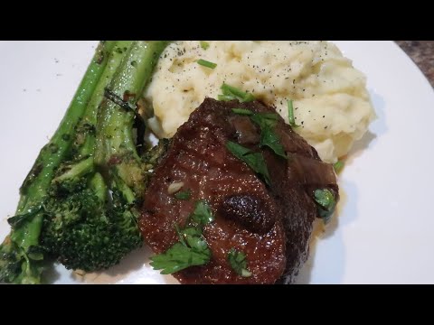Garlic Red Wine Braised Short Ribs | Easy Comfort Food Recipe