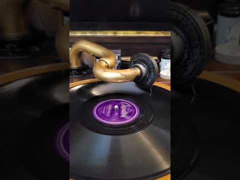 Youthful Fountain - Pee Wee Hunt and his Orchestra  Capitol Records #57-673