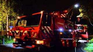 preview picture of video 'Grote kraan brandweer Haaglanden-Leidschenveen assisteert ambulancedienst, Berkendreef Bleiswijk'